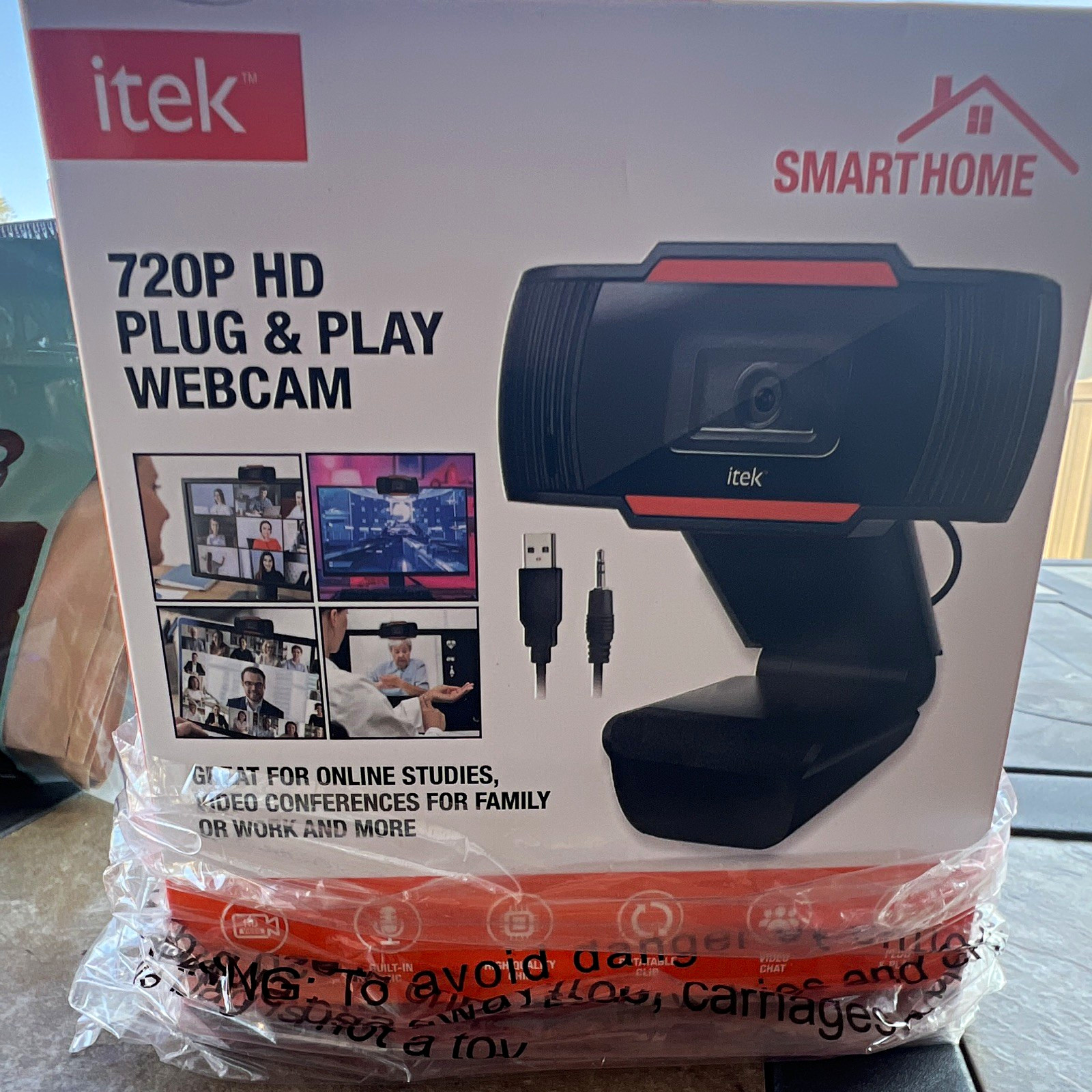 itek Smart Home 720p HD Plug & Play Webcam Built-In Mic USB 2.0 30fps Black/Red