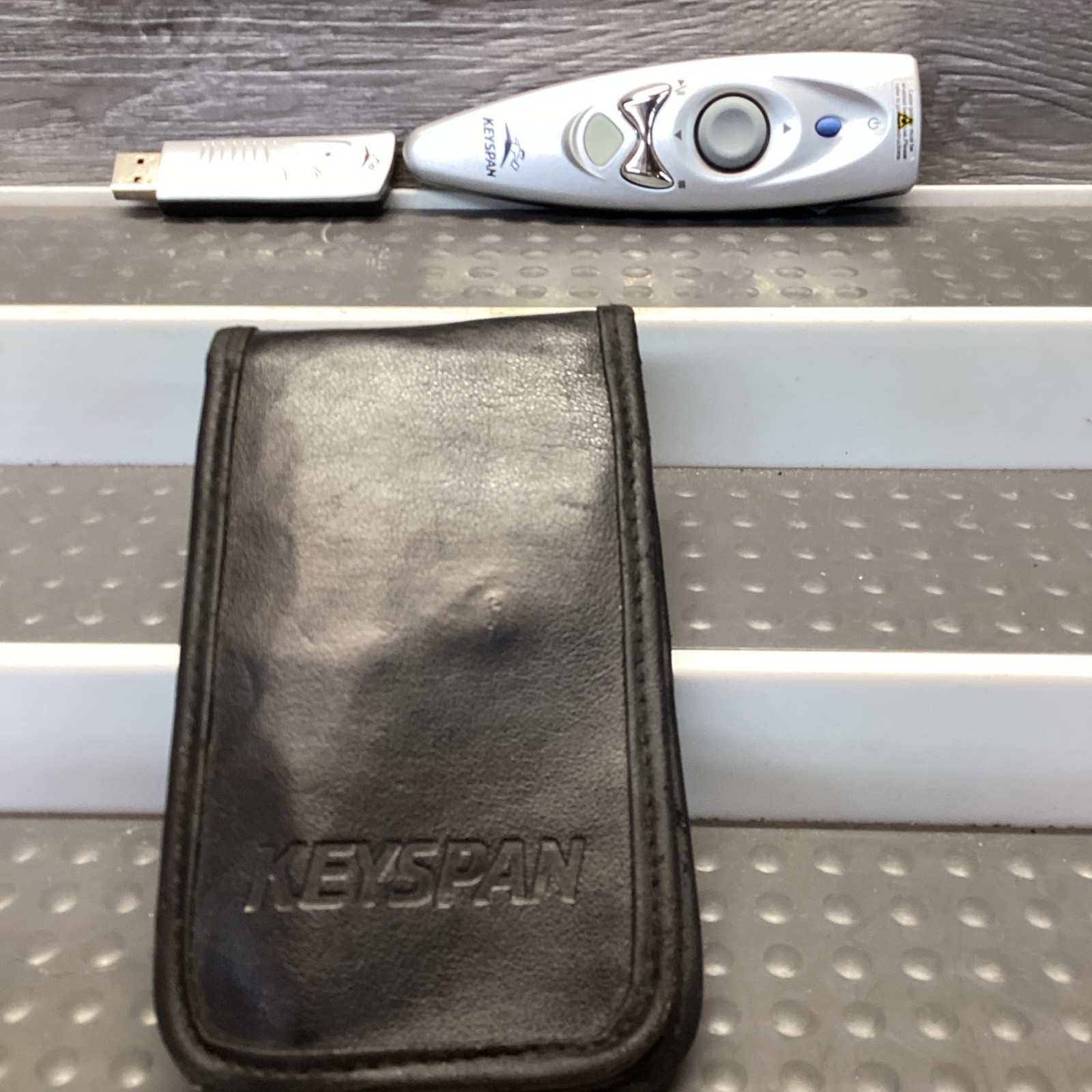 Keyspan TRIPP LITE PR-US2 Wireless Presentation Remote  Mouse Laser New