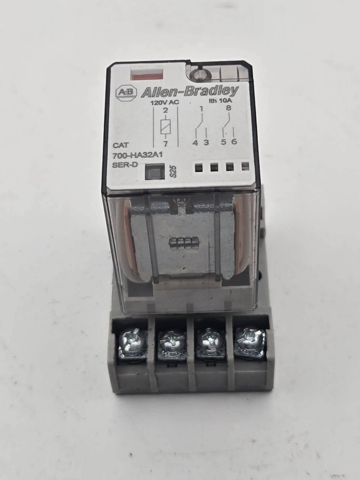 Allen-Bradley 700-HF32A1 Control Relay w/ Socket Base Ser D