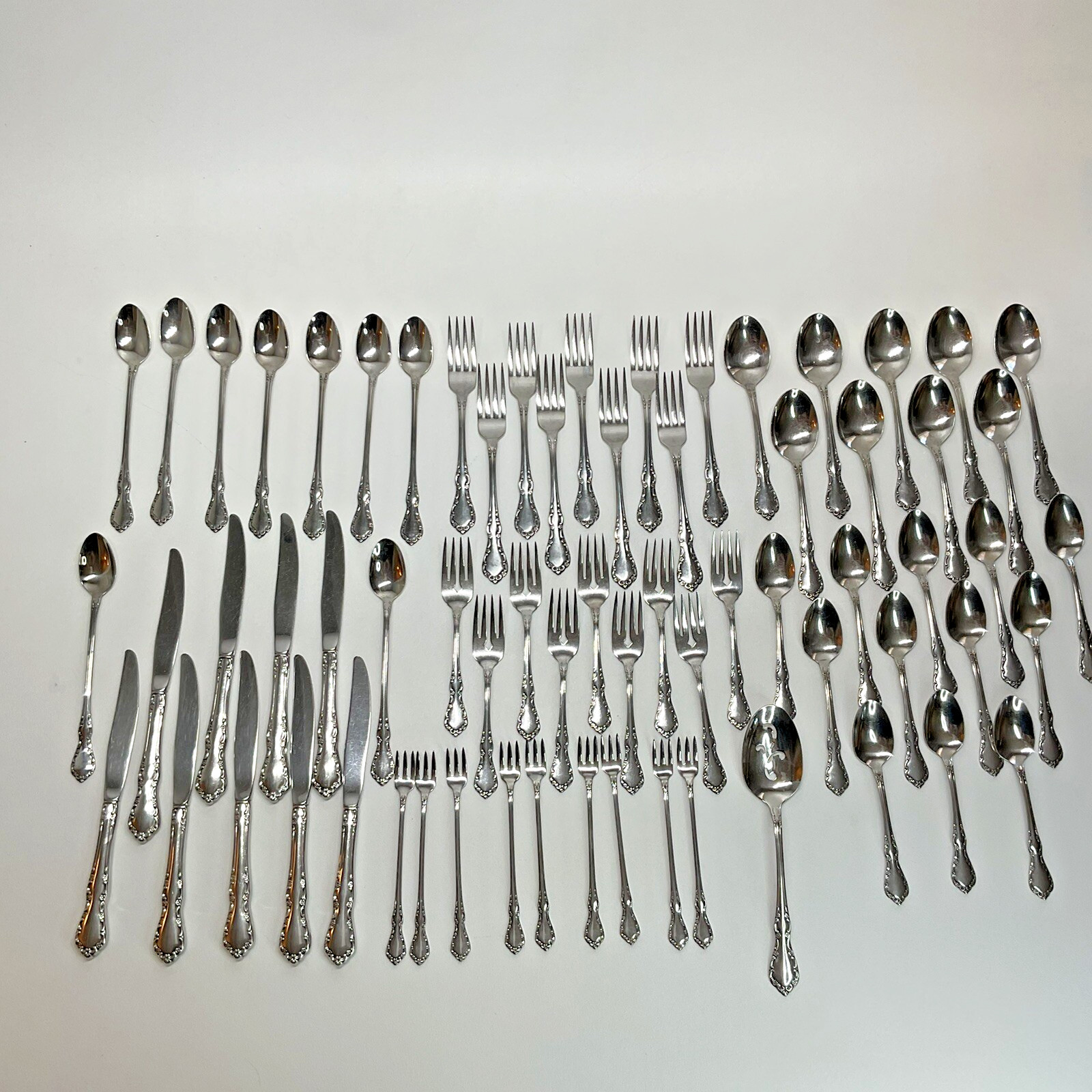Mansion Hall Stainless Flatware Distinction Oneida Deluxe HH 67 Pc Service for 9