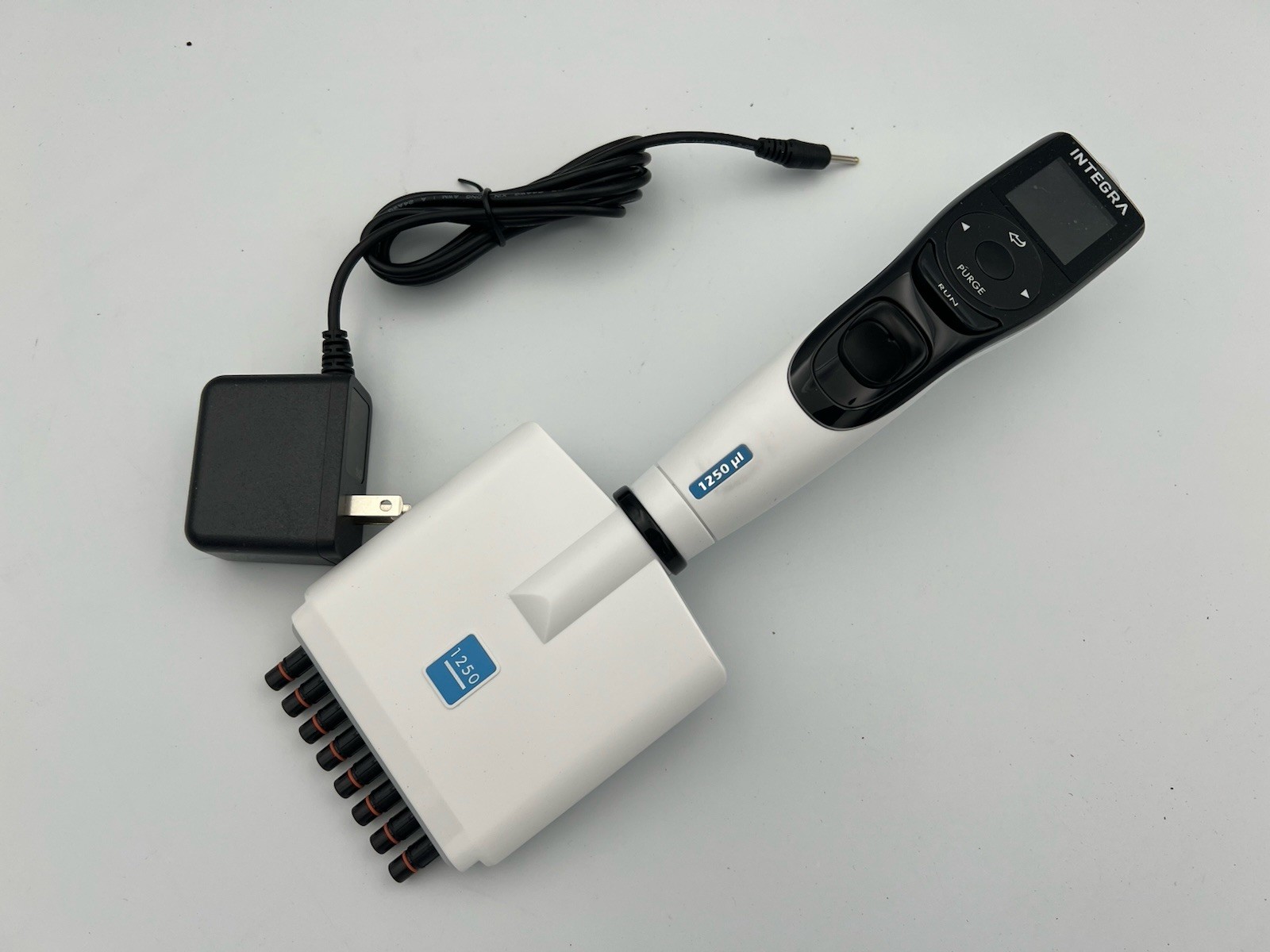 INTEGRA VIAFLO 4624 - Lightweight Electronic Pipette, 8 Channel, 50-1250 uL