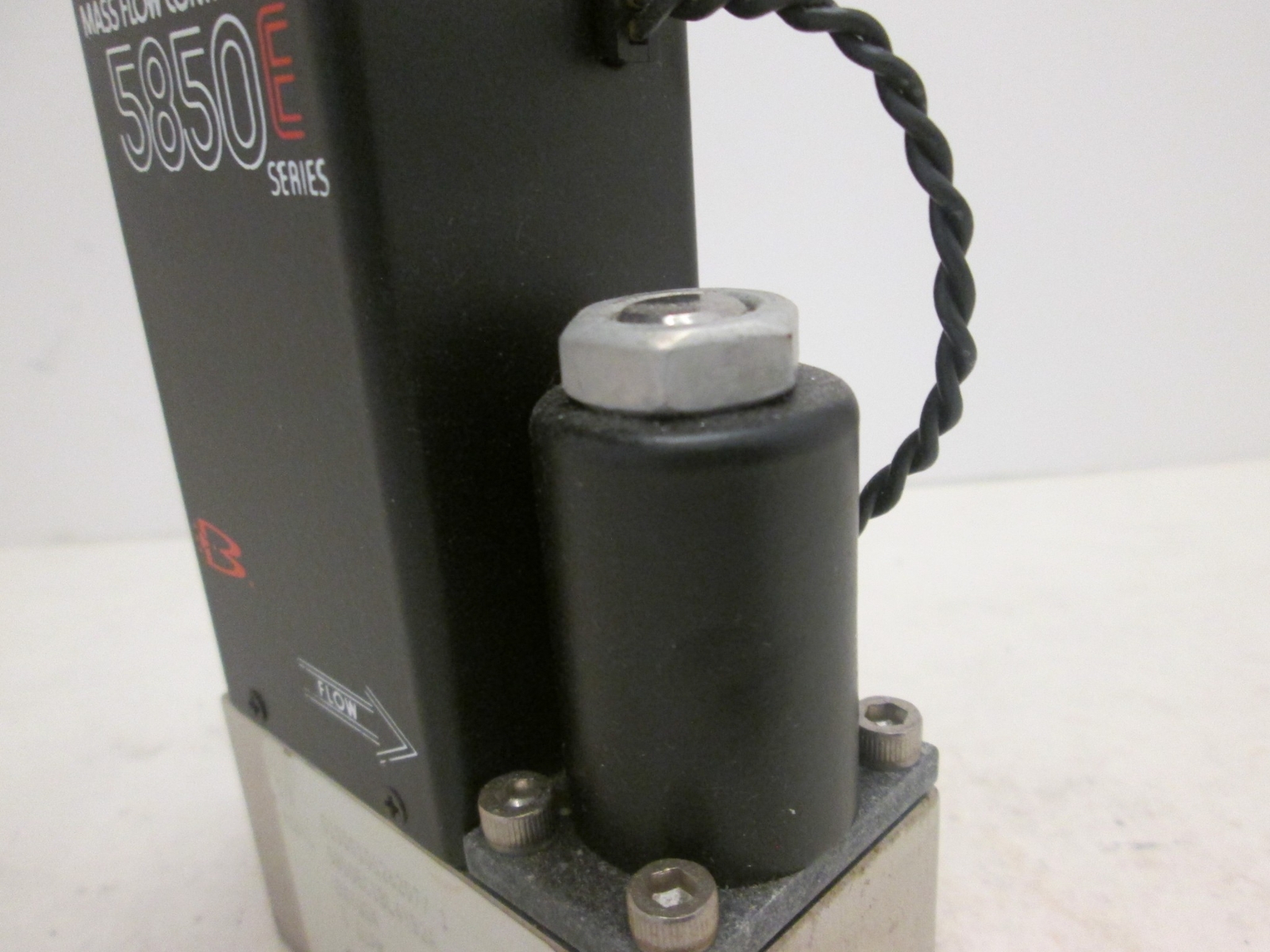Brooks 5850E, Mass Flow Controller MFC, O2, 0-5 SLPM, 1/4" MVCR, Used