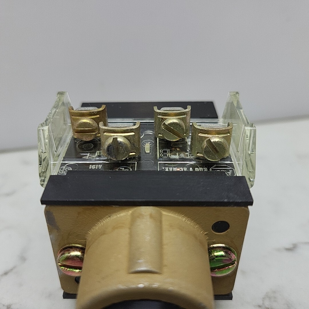 Allen Bradley Flush Head Push Button Unit Black Button 800H-AK2B Ser B New