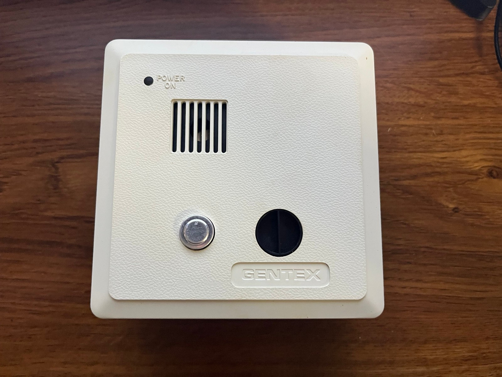 Gentex 824PT Photoelectric Smoke Detector With Horn and Integral 135F Sensor