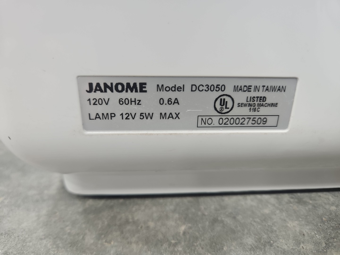 Janome Décor Computer DC3050 Computerized Sewing Machine