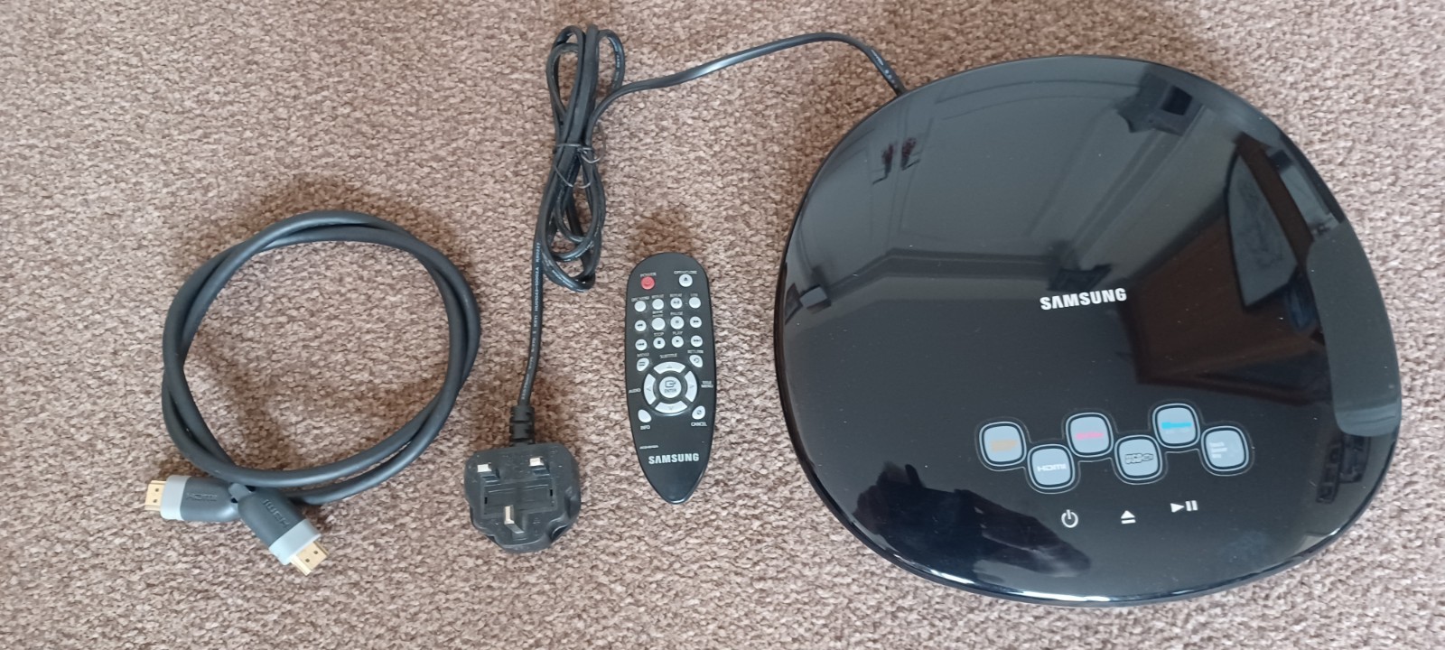 SAMSUNG COMPACT HMDI DVD PLAYER WITH REMOTE - BLACK