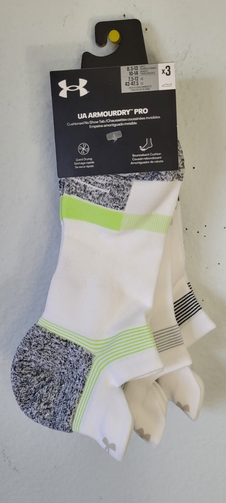 Under Armour Unisex 3-Pairs Armourdry Pro Cushioned No Show Tab Socks. (136).