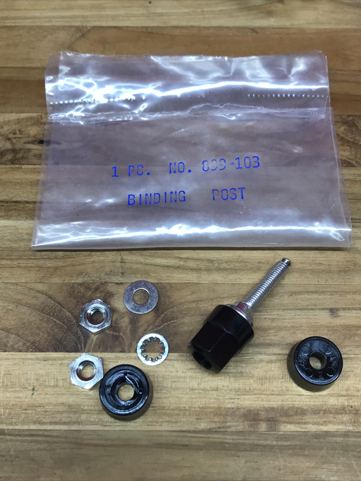 Vintage Black Binding Banana Post for Radio & Audio Amplifier