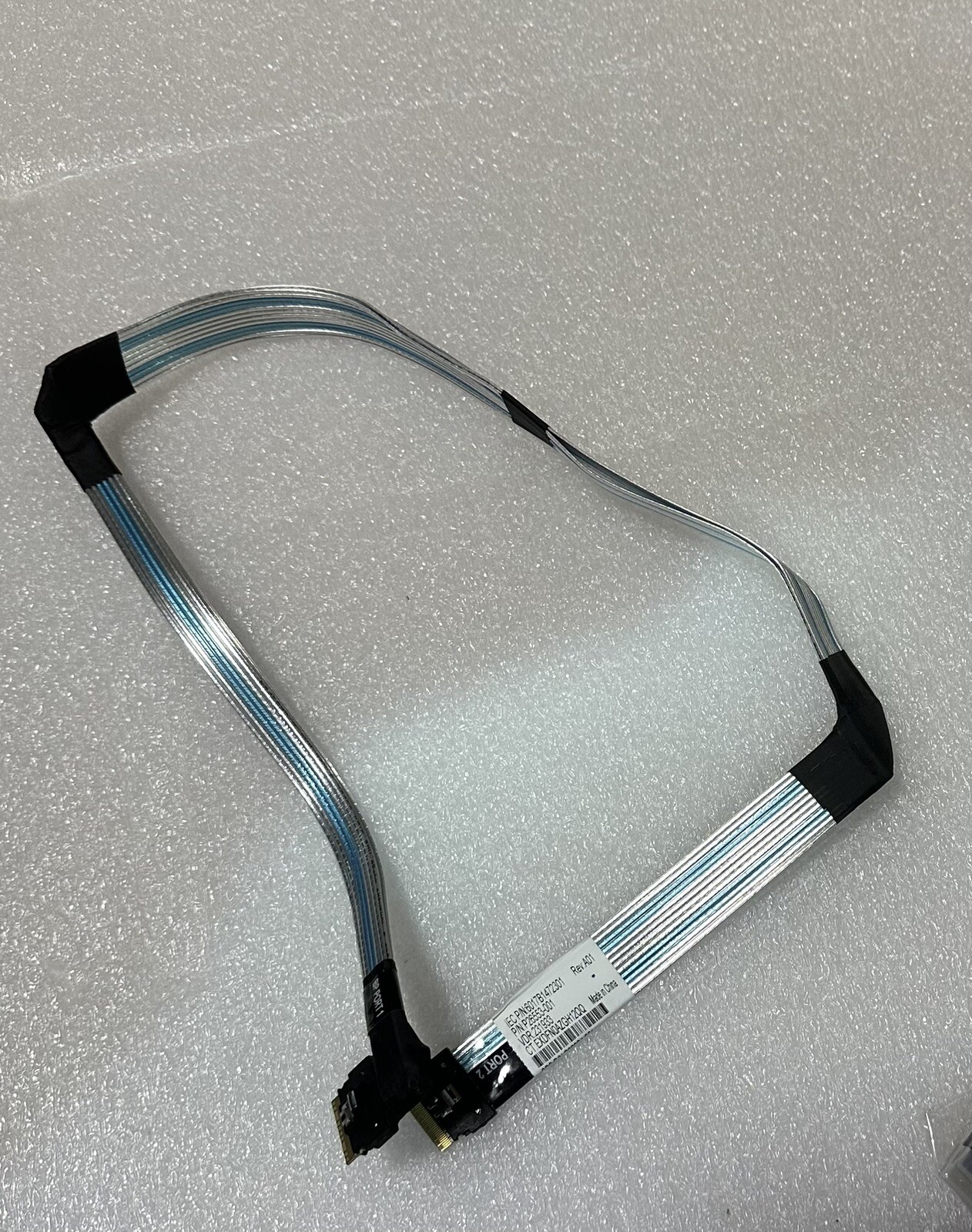 P26553-001  Hpe DL360 G10+  NVME U.3 Str-90Deg 31” Direct Connect Cable New ￼
