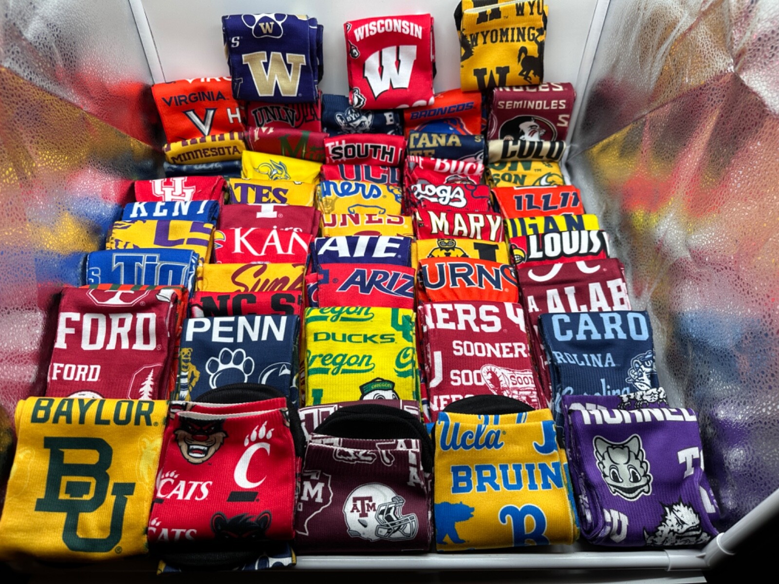 NEW ONE PAIR MENS "FOR BARE FEET" OFFICIALLY LICENSED COLLEGIATE SOCKS SIZE LARG