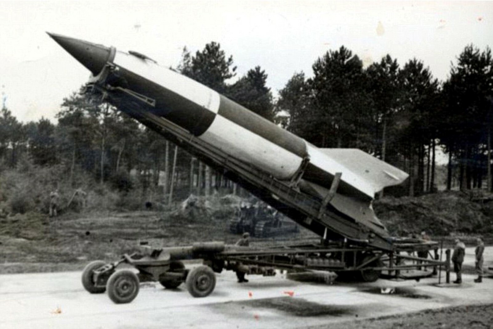 The German V-2 preparing to launch WW2 Photo Glossy 4*6 in α025
