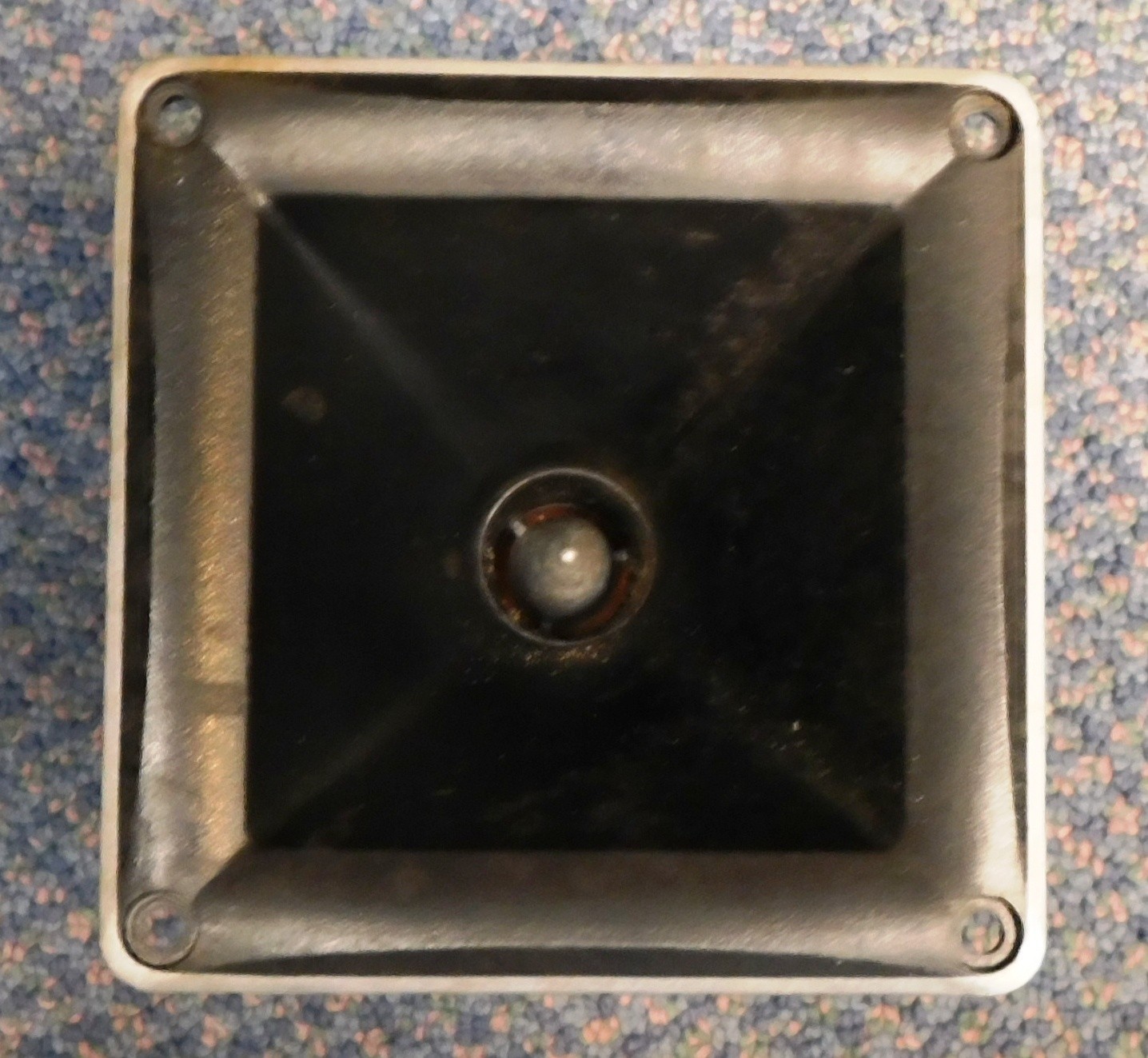 Hartke 2200 1" Titanium Compression Driver mounted on a 4.5" x 4.5" Horn