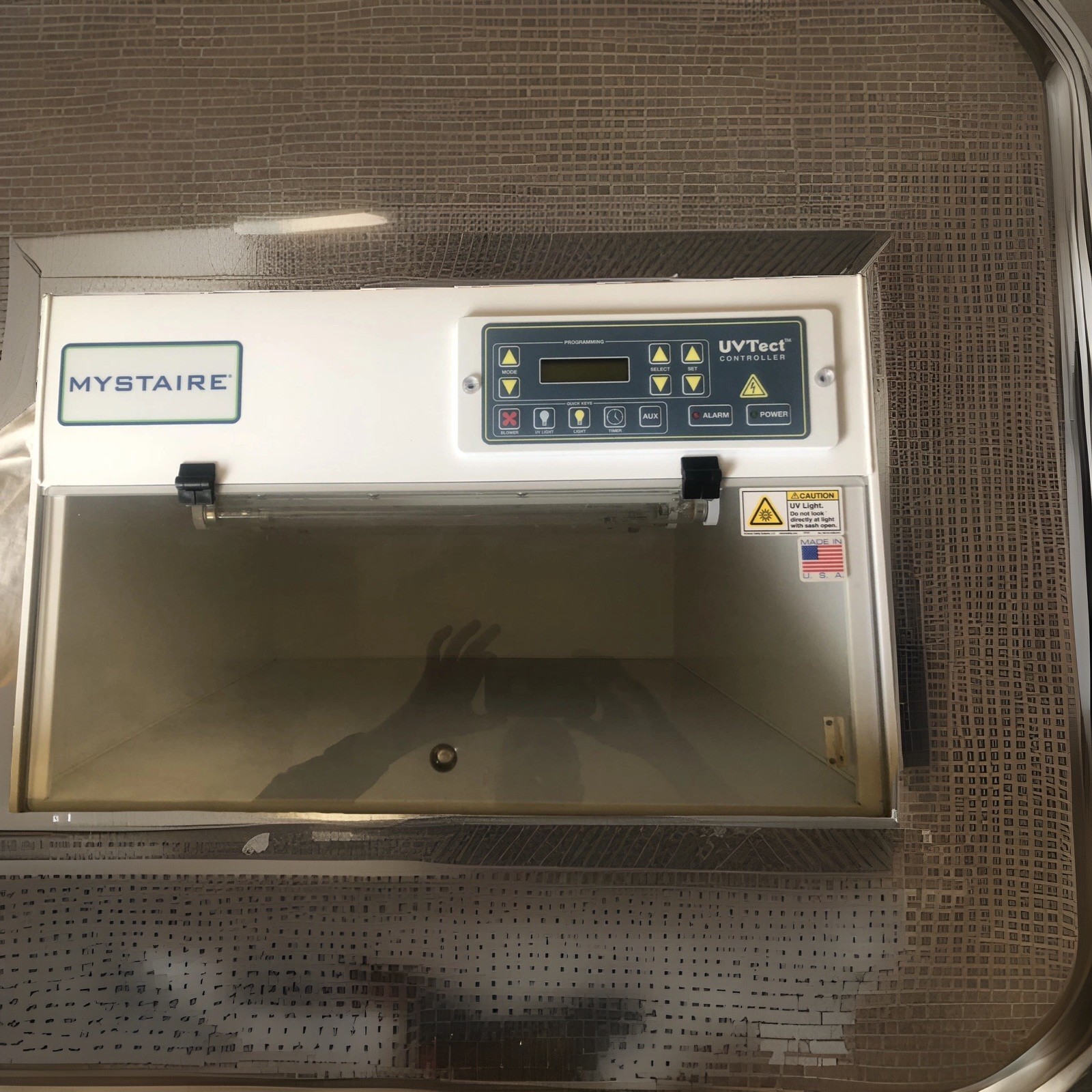 Mystaire 24in UV Light Box with Microprocessor Controller/ With Brand New Bulbs
