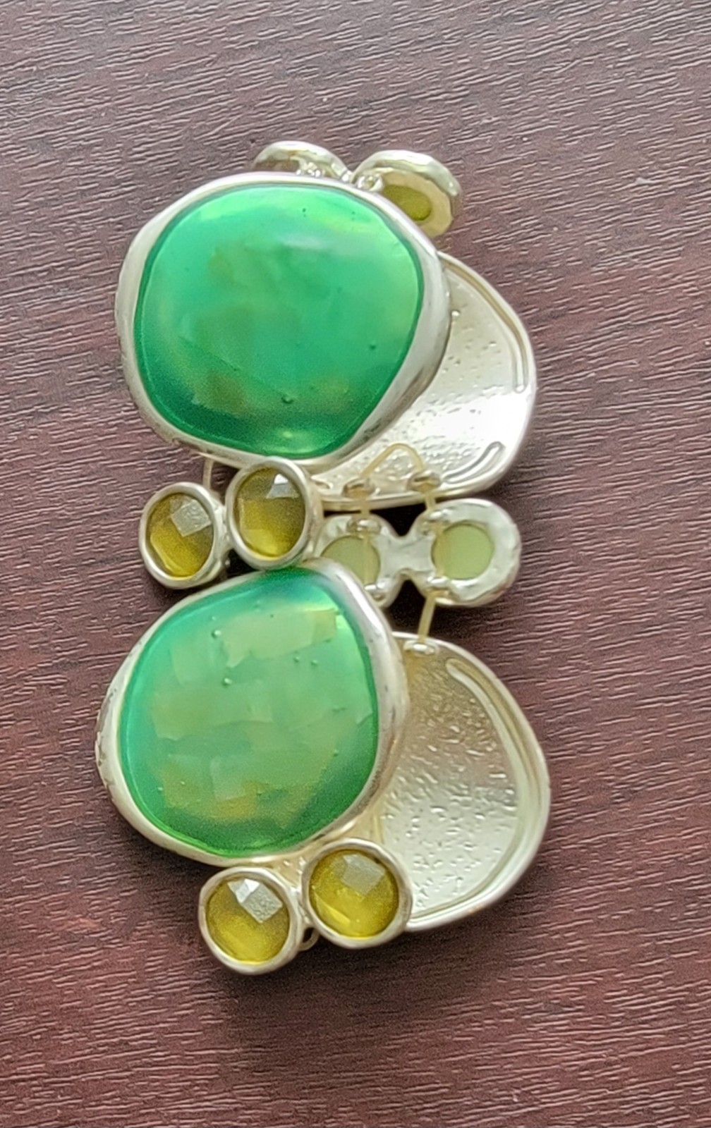 Bracelet.  Unusual Green Silver Color Modern Abstract 8"