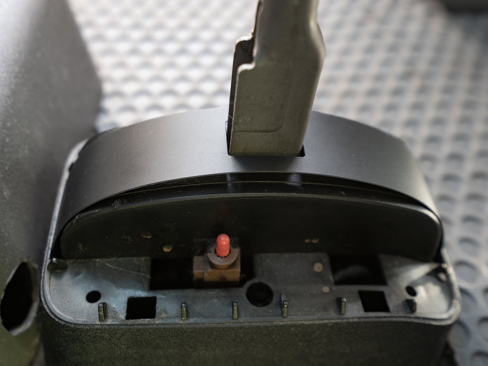 Shifter Dust Cover Strip [Eurovan]