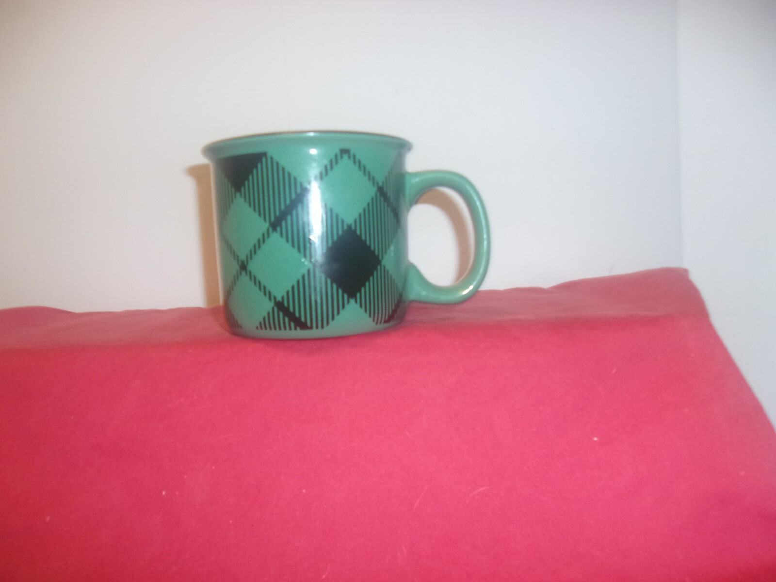 BAY ISLAND  GREEN  & BLACK PLAID COFFEE MUG NEVER USED