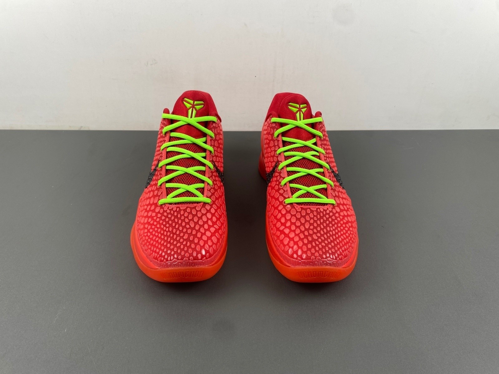 FV4921-600 Zoom Kobe 6 Protro 'Reverse Grinch' Red