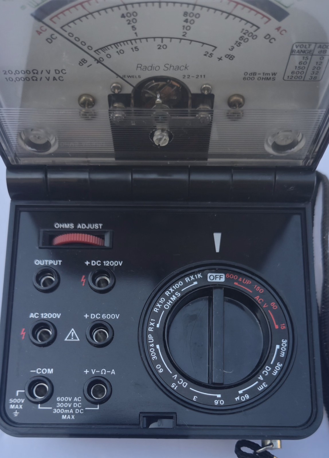 Radio Shack Electrical Volt Ohm Meter Analog Model 22-211A, Pre-owned, Tested