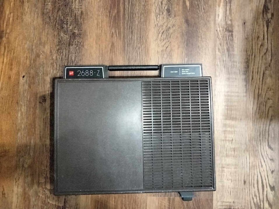 FOR PARTS NOT WORKING GAF 2688-Z 8MM Projector 438-M6QC Vintage Faux Wood Grain