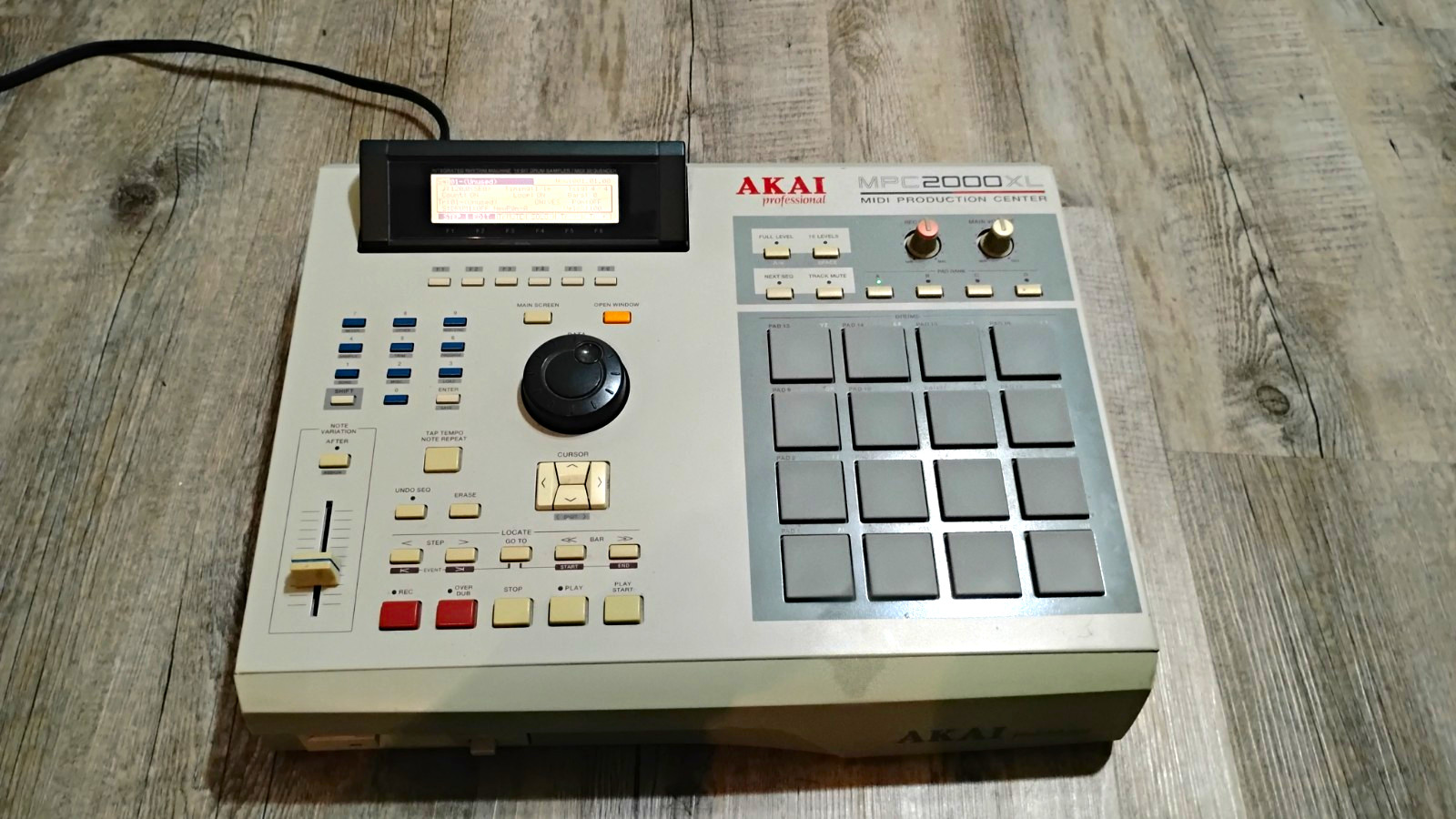 Akai MPC2000XL Sampler & Sequencer