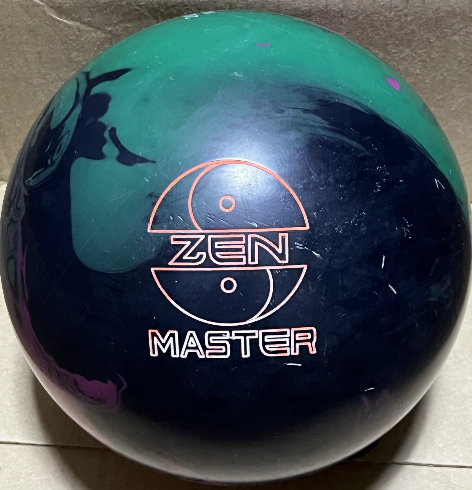 900 Global Zen Master 15 lb Bowling ball Used