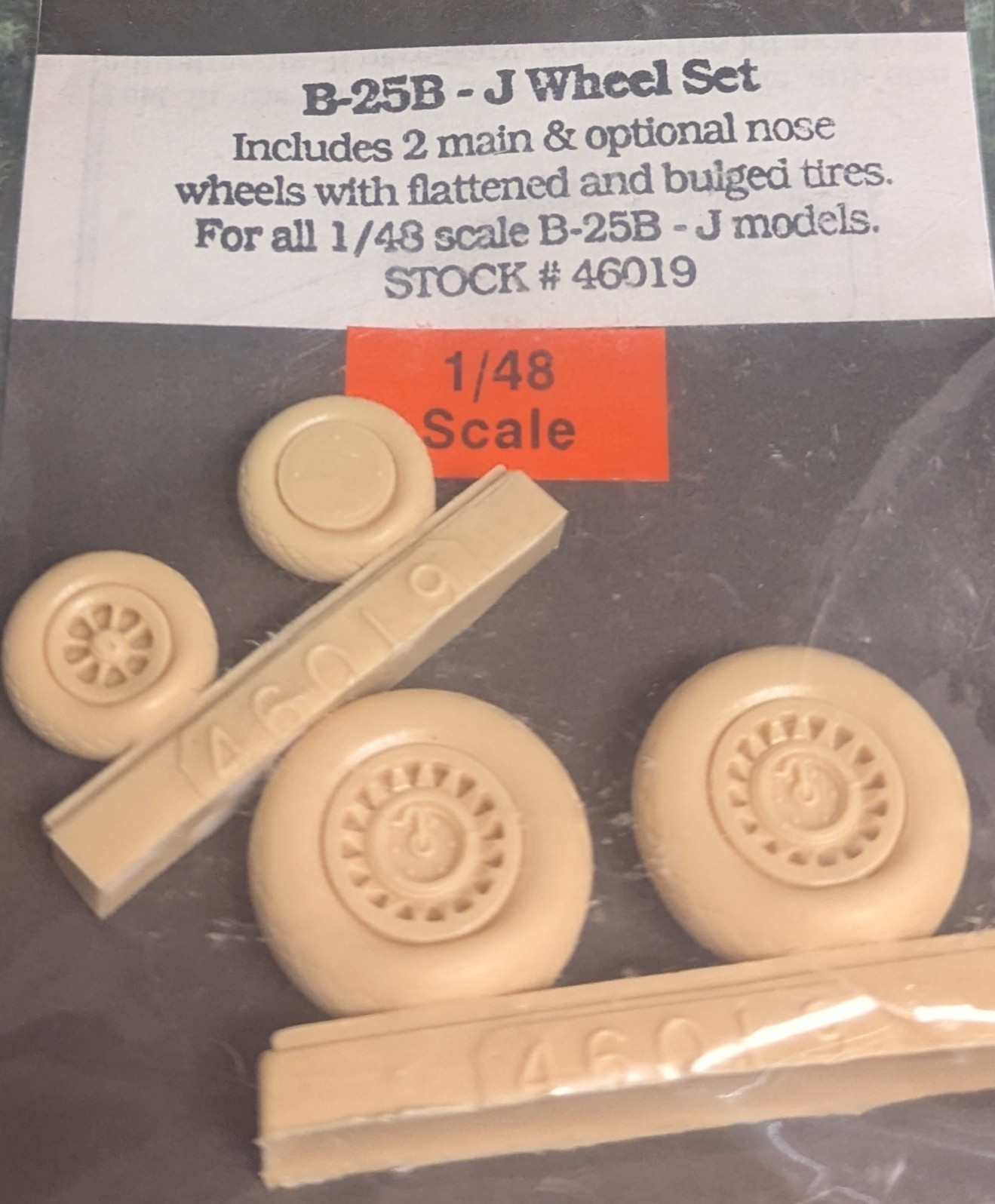 True Details 1/48 2 Main Wheels/Optional Nose Flattened/Bulged Tires B-25B-J