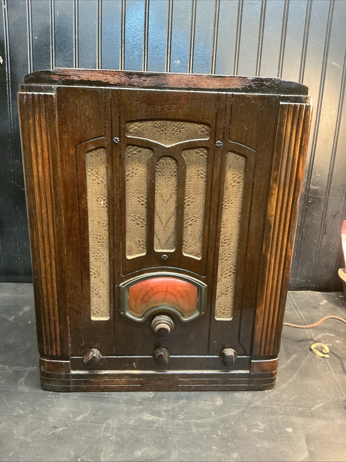 RCA Model 204 Tombstone Radio Powers Up Needs Repair Free Shipping