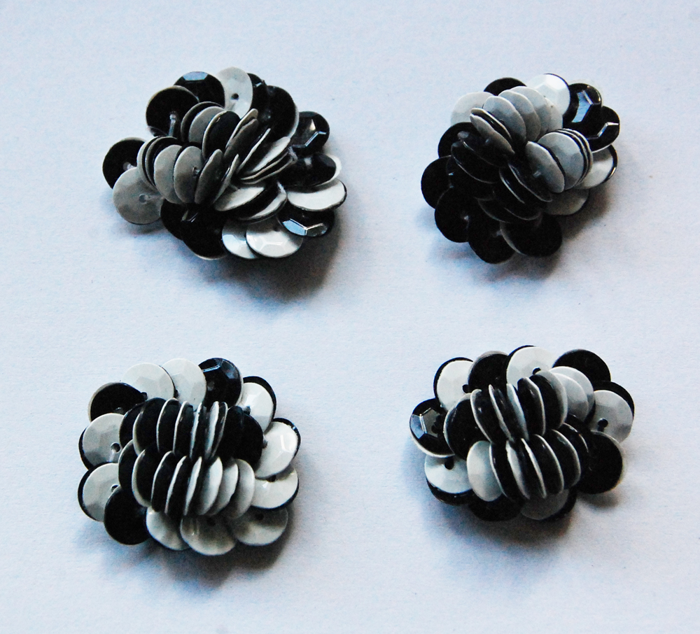 VINTAGE BLACK & WHITE SEQUIN CLUSTER FLAT BACK ROUNDS COSTUMING GLUE or SEW 22mm