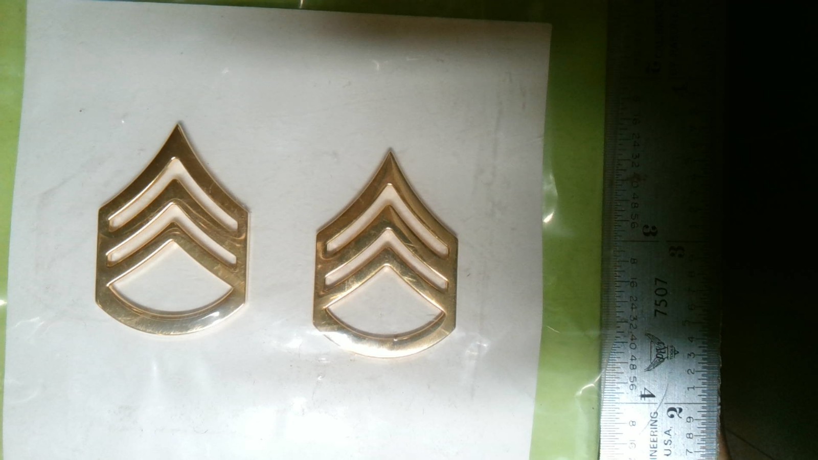 MILITARY INSIGNIA GOLD COLORED PIN ON RANK SET OF 2 E-6 US ARMY STAFF SERGEANT