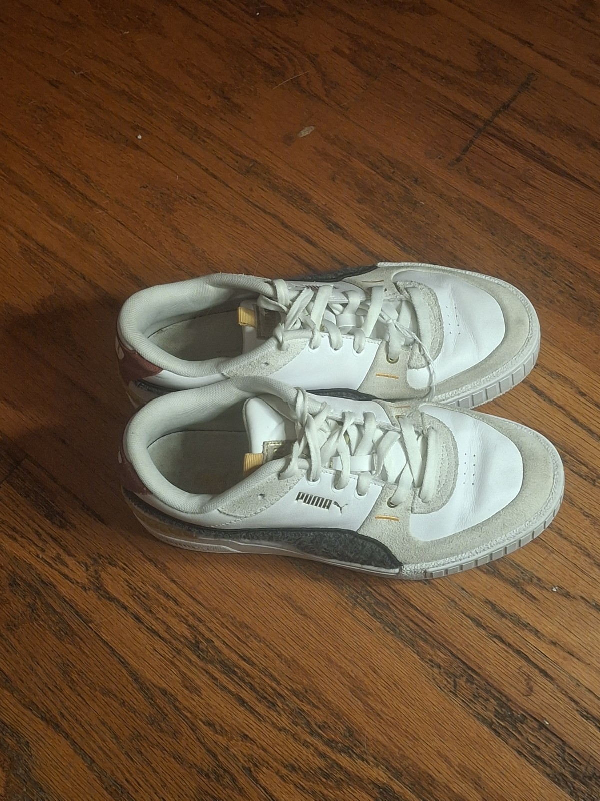 mens athletic shoes