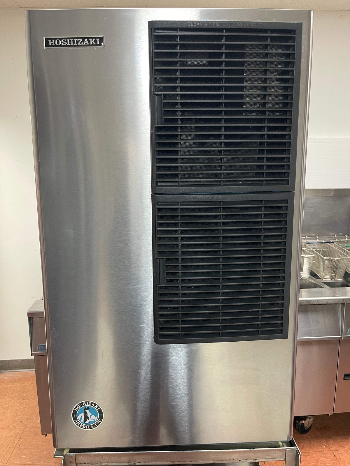 Used Hoshizaki KM-650MAH Crescent Ice Machine 520lb/24hr Air Cooled 208-230v - F