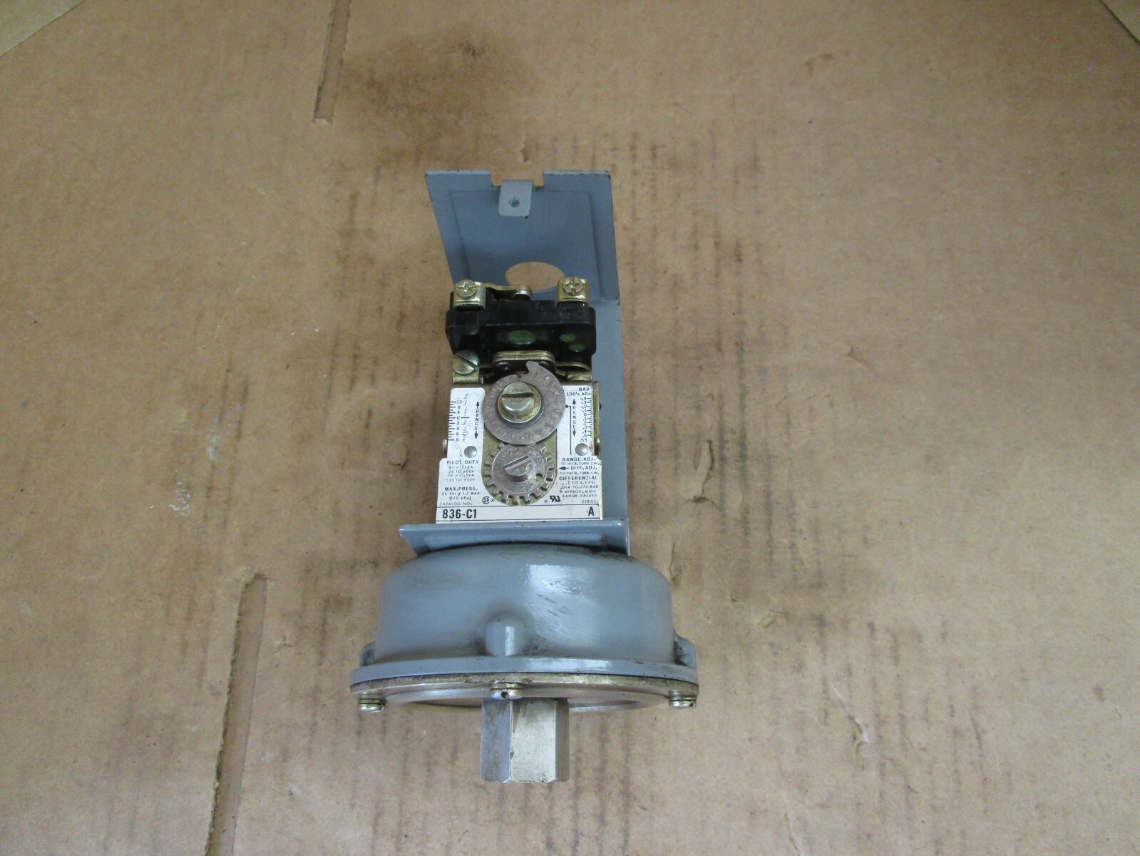 Allen Bradley Pressure Control Switch 836-C1 836C1 Series A 600 VAC 250 VDC New