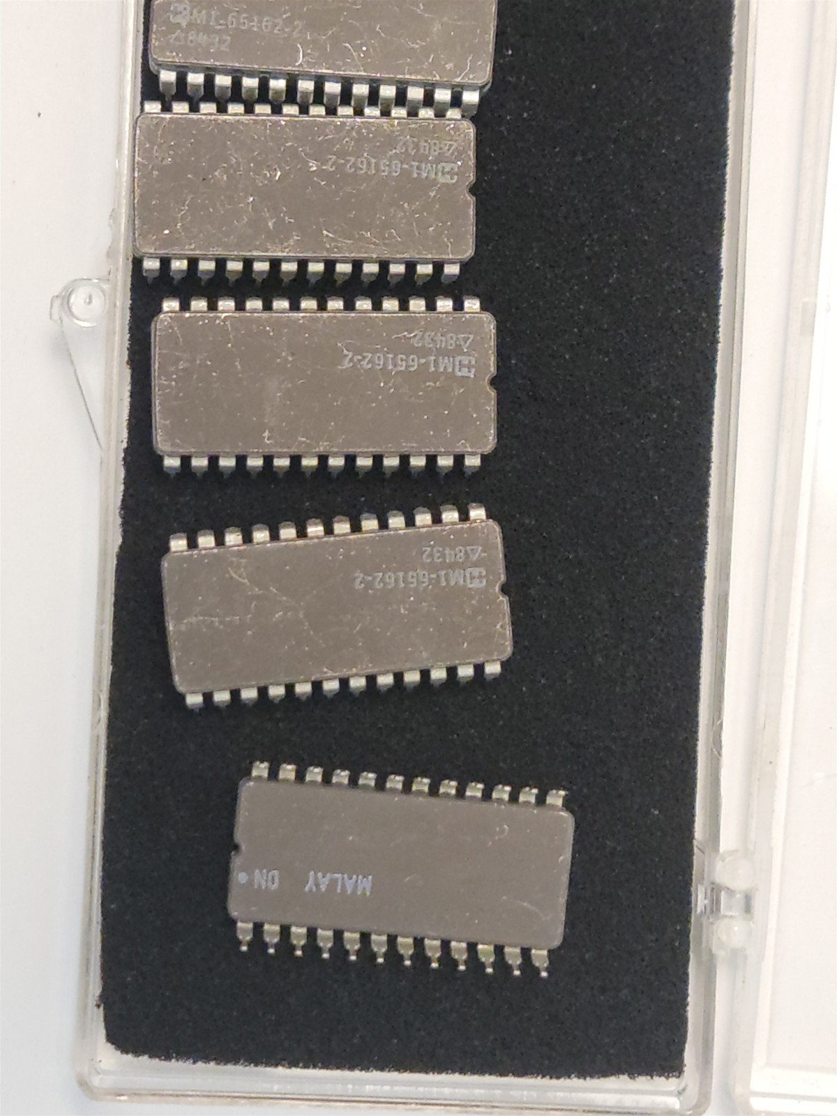 Harris M1-65162-2 IC CDIP24