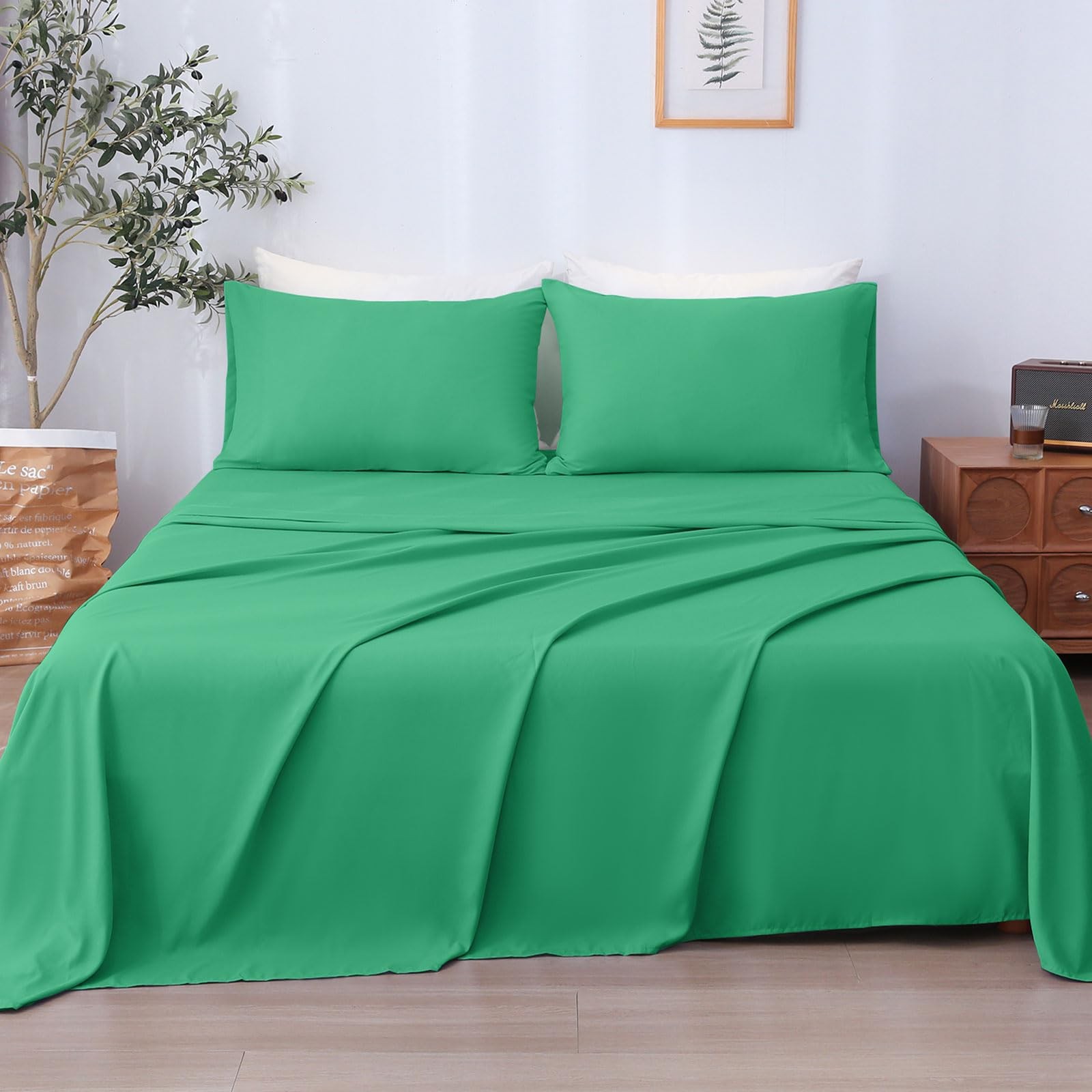 Full Sheet Set 4 Pieces Emerald Green Soft Microfiber 1600 Thread 14-16 Inch