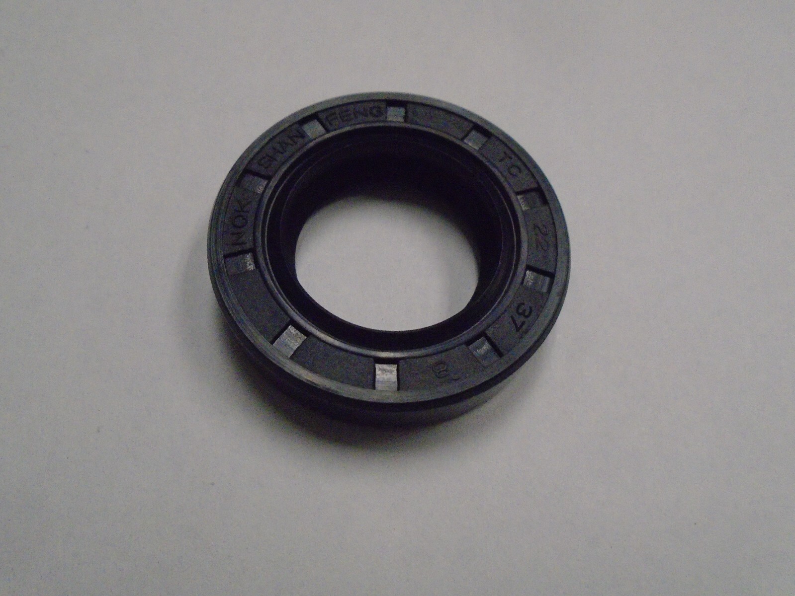 NEW TC 22X37X8 DOUBLE LIPS METRIC OIL / DUST SEAL 22mm X 37mm X 8mm