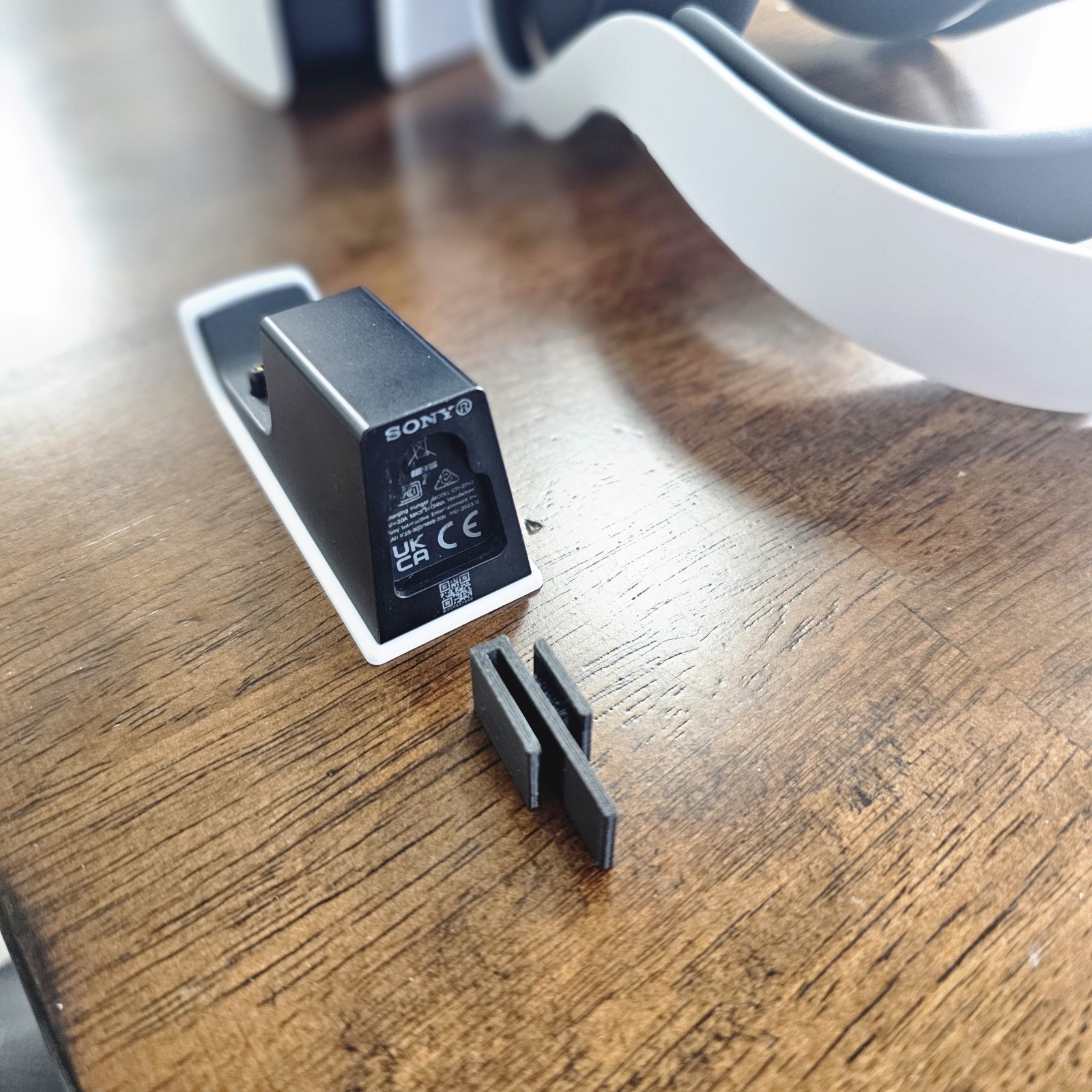 PS5 Pulse Elite Headset Charger Clip - PS5 mounting clip