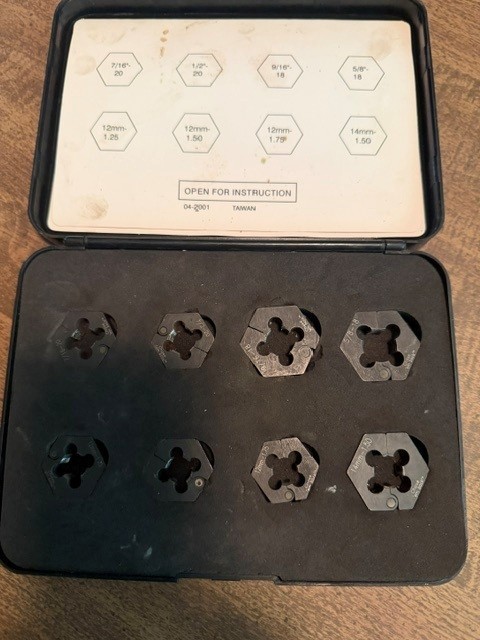 Sav-A-Stud Plus Metric & SAE Wrap Around Die Set Rethreader Wheel Thread Chaser