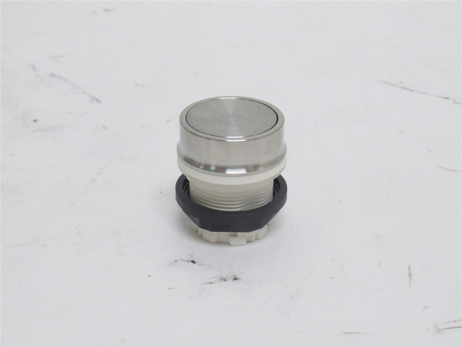 237797 New-No Box; Schlegel 16197279 Pushbutton; Momentary Contact; 22mm