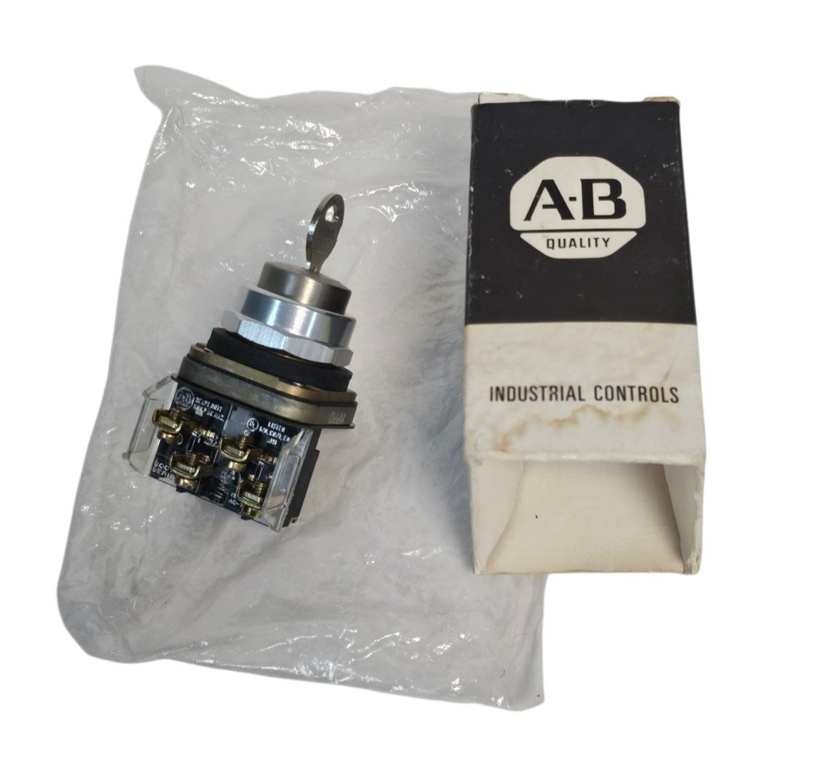 NEW ALLEN BRADLEY 800T-E24 SER. T SELECTOR SWITCH 800TE24