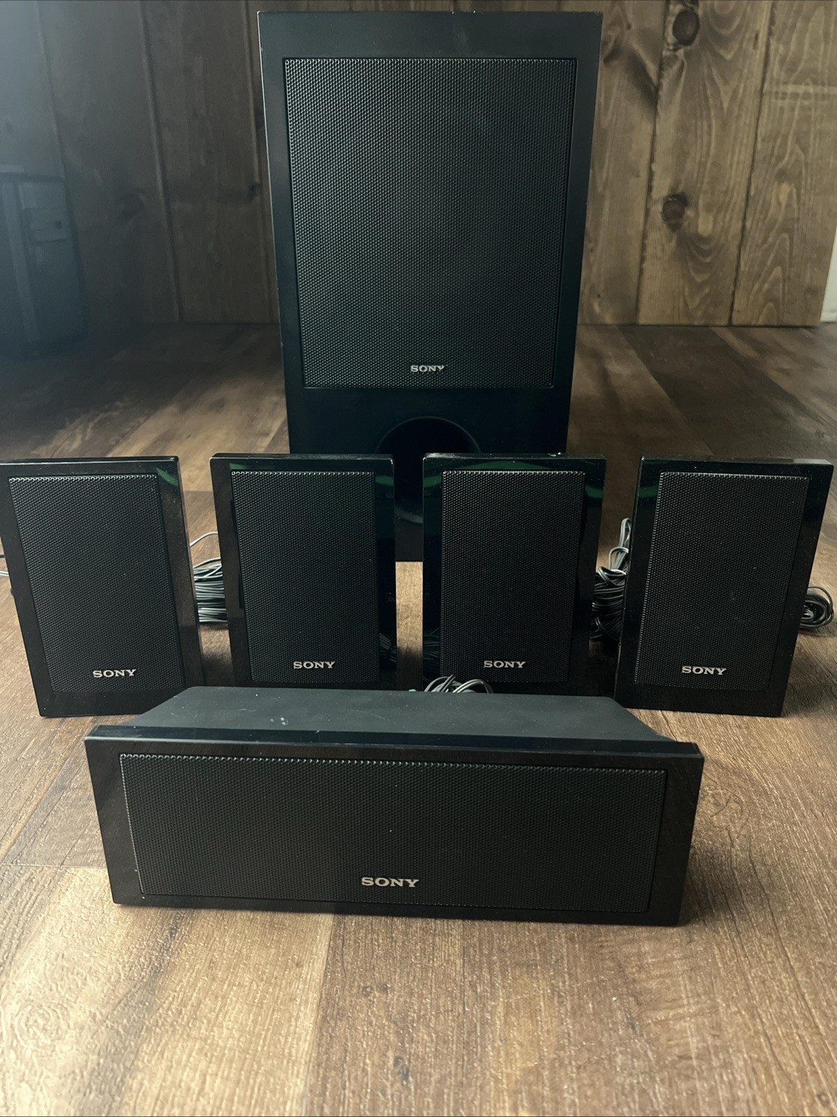 Sony DVD Home Theatre System HBD-DZ170 Speakers And Subwoofer Only Read