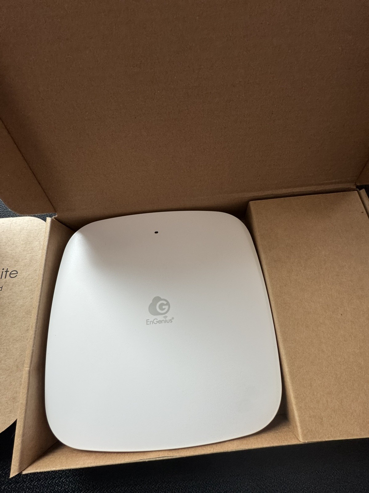 ECW210L: Cloud Managed 2×2 Lite Indoor Dual-Band WiFi 6 Access Point