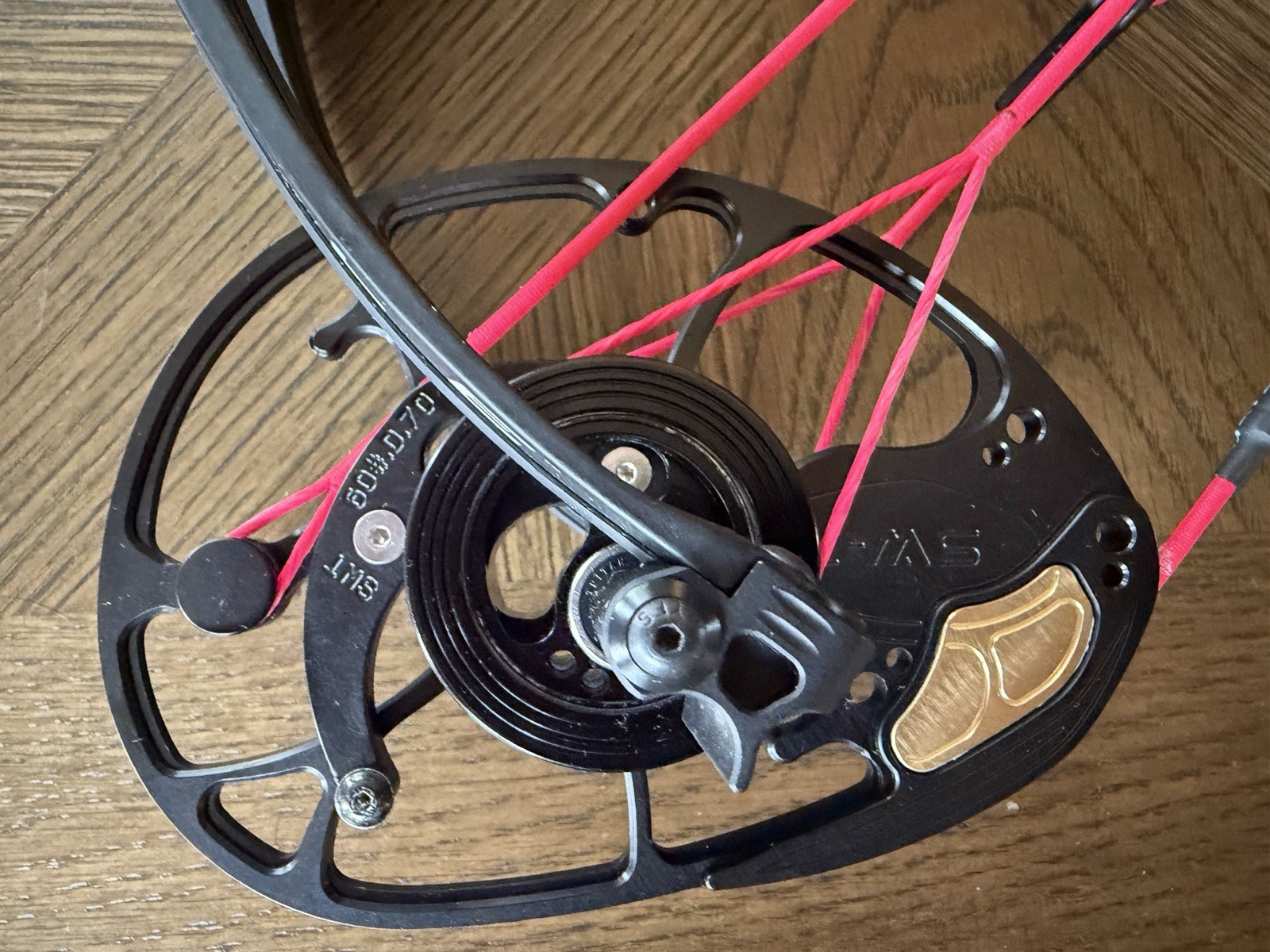 Mathews Title 40 GEN 2 w/ limb shift MINT W/black Target Compound Bow