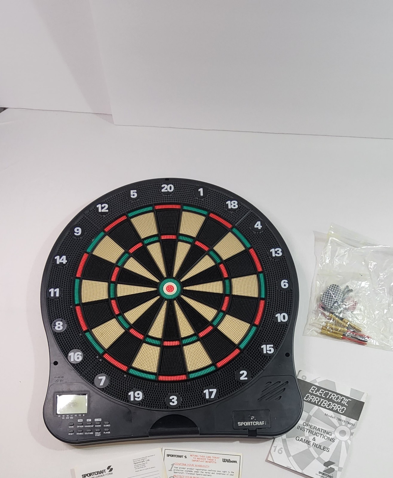 Electronic Soft Tip Dartboard + Bee Black Darts 16 Grams + Bee Red ..