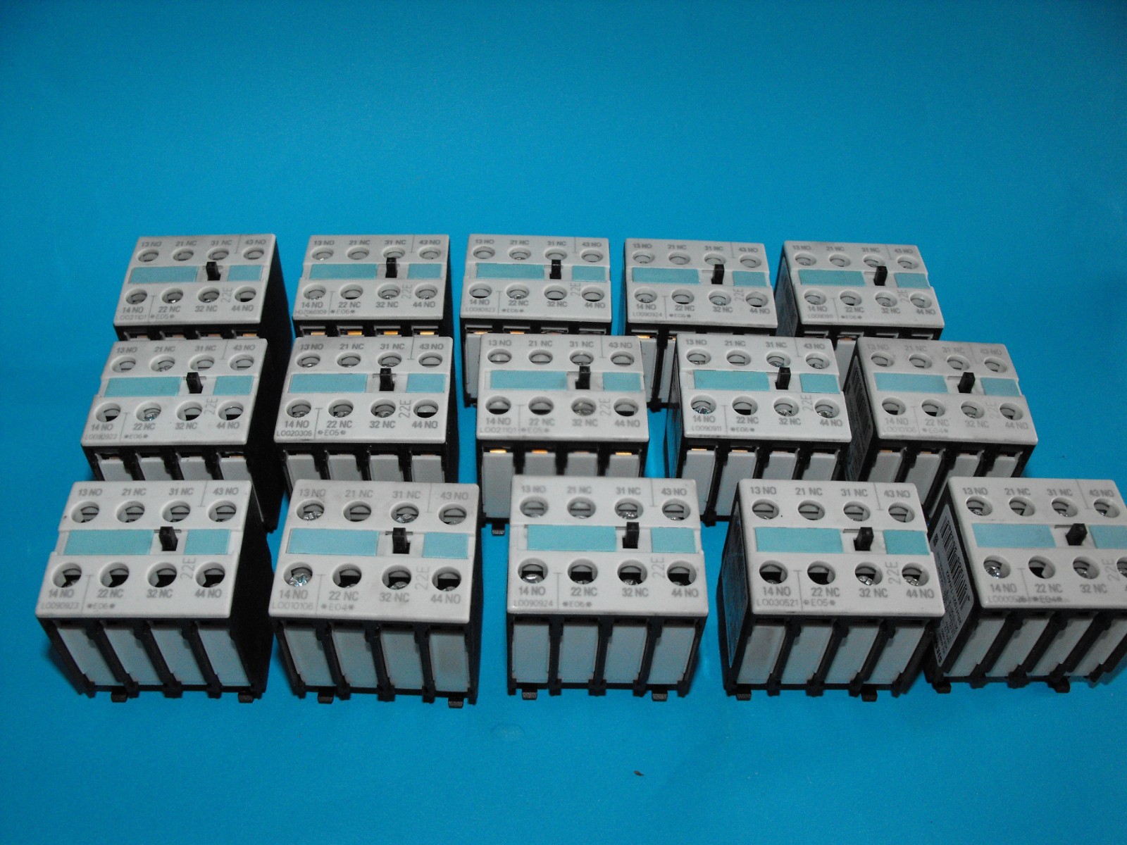 Siemens 3RH1921-1HA22.Auxiliary Contact Block 2NO 2NC.240V/10A.(LOT15PCS)USED.