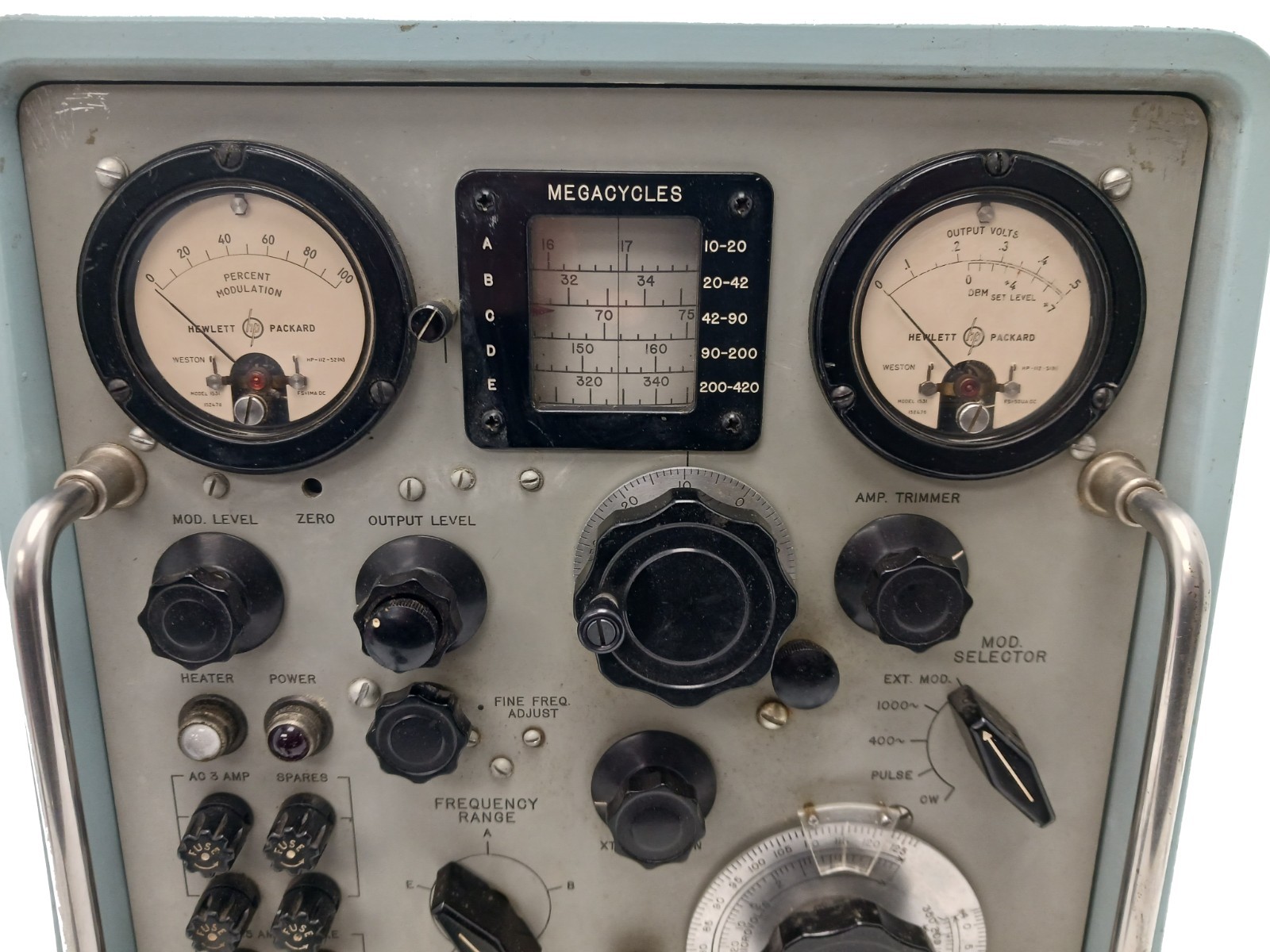 Hewlett Packard TS-510/U Signal Generator US Navy - POWERS ON