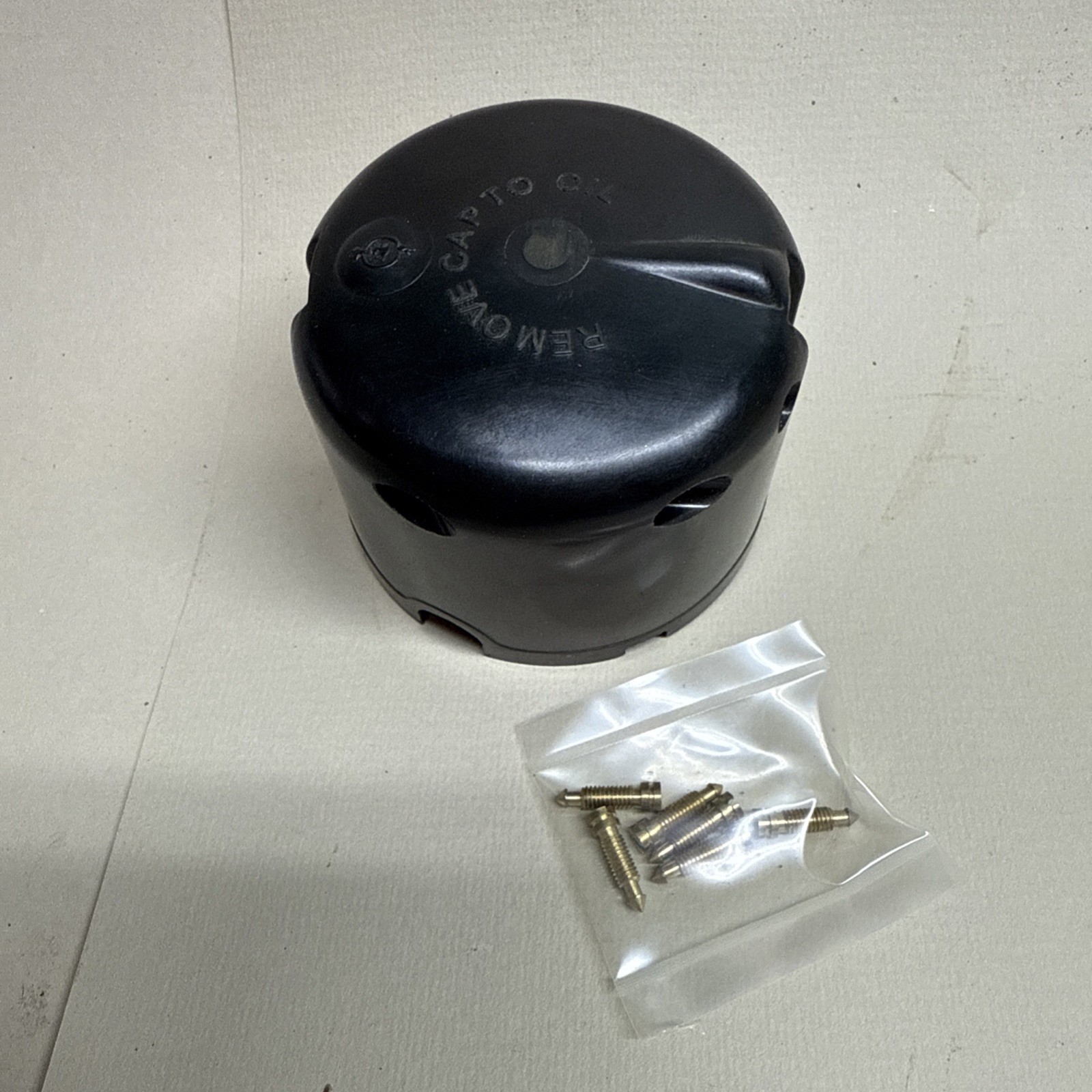 JAGUAR XK120 DISTRIBUTOR CAP SIDE ENTRY DVX6A