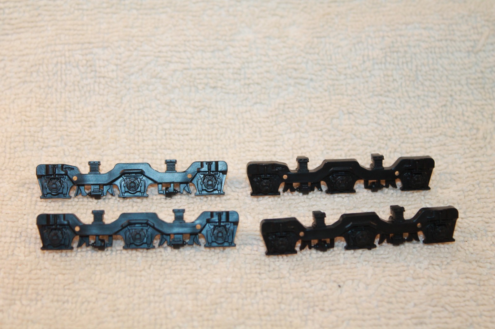 ** Athearn Blue Box Locomotive Parts ** GEC Locomotive Truck Black Sideframe Set