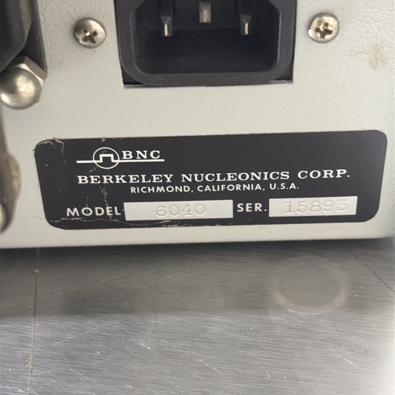 BNC UNIVERSAL PULSE GENERATOR Model 6040 with 201E 20V PULSE SOURCE