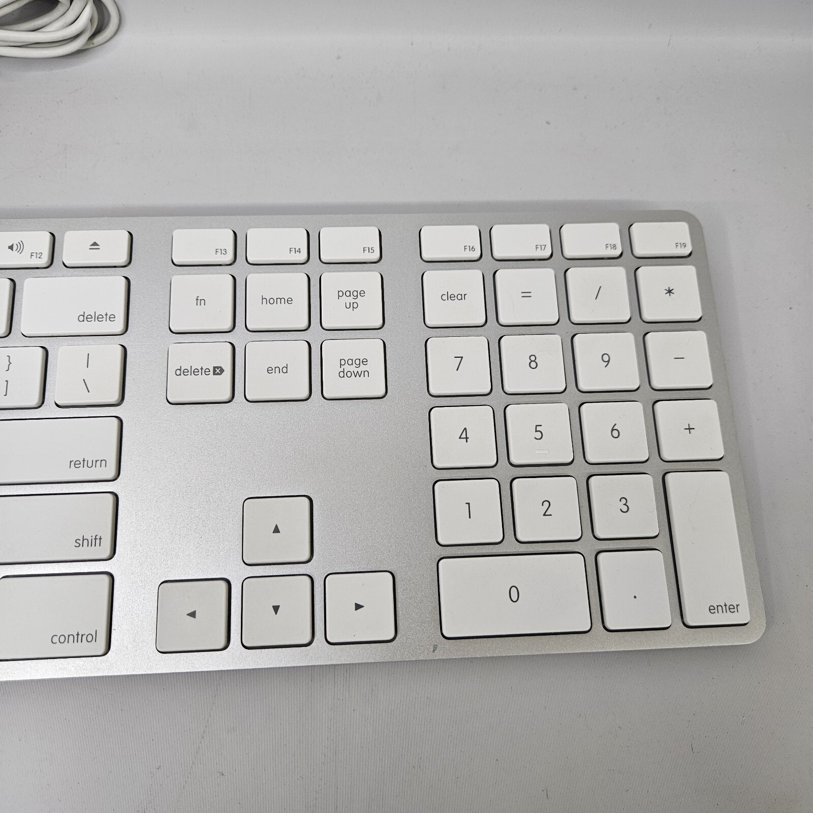 Apple A1243 Wired Mac Standard USB Keyboard w/ Numeric Keypad White EUC Tested