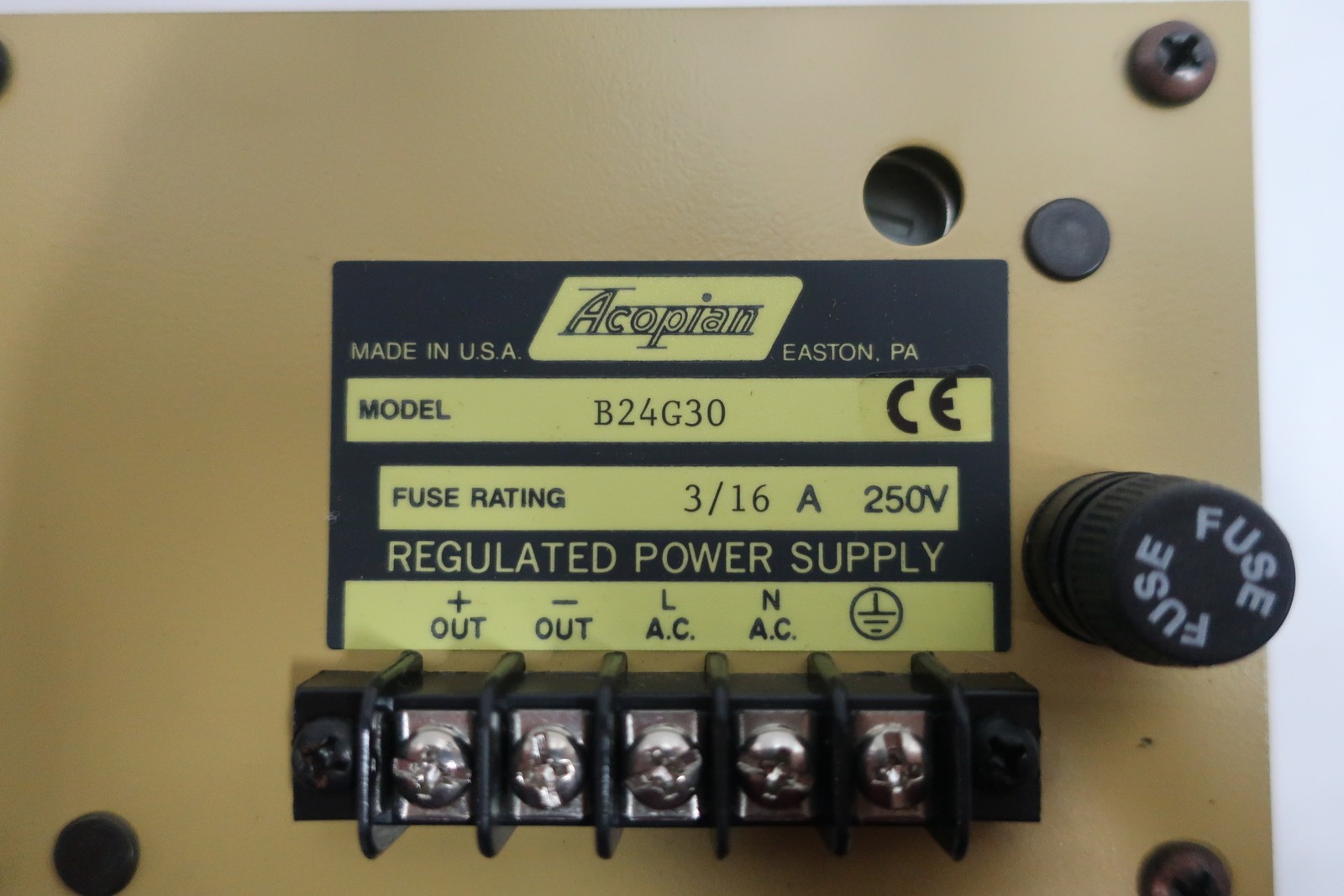 Acopian B24G30 Regulated Power Supply 250v-ac